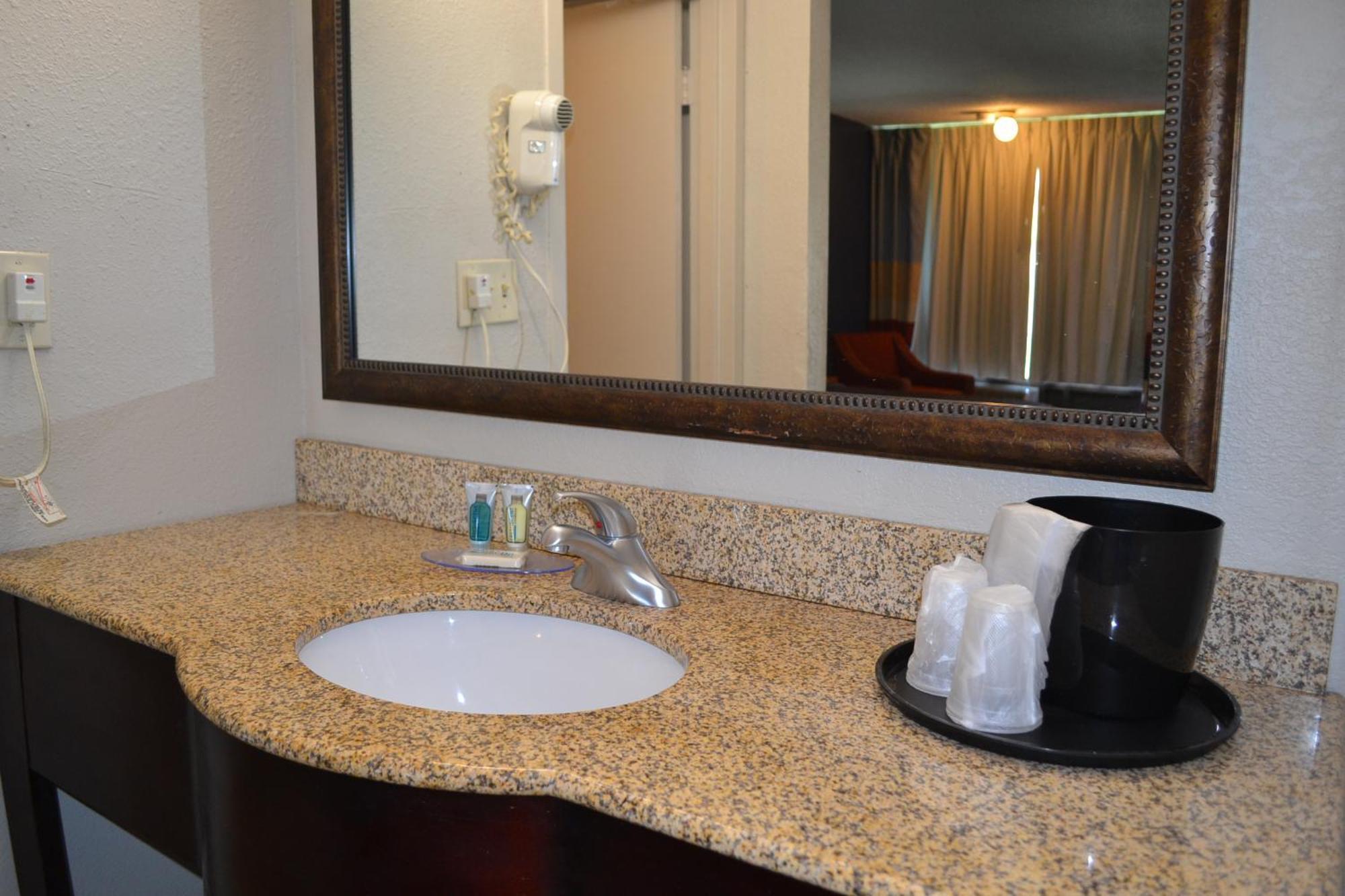 Dayspring Extended Stay Greensboro Exterior photo
