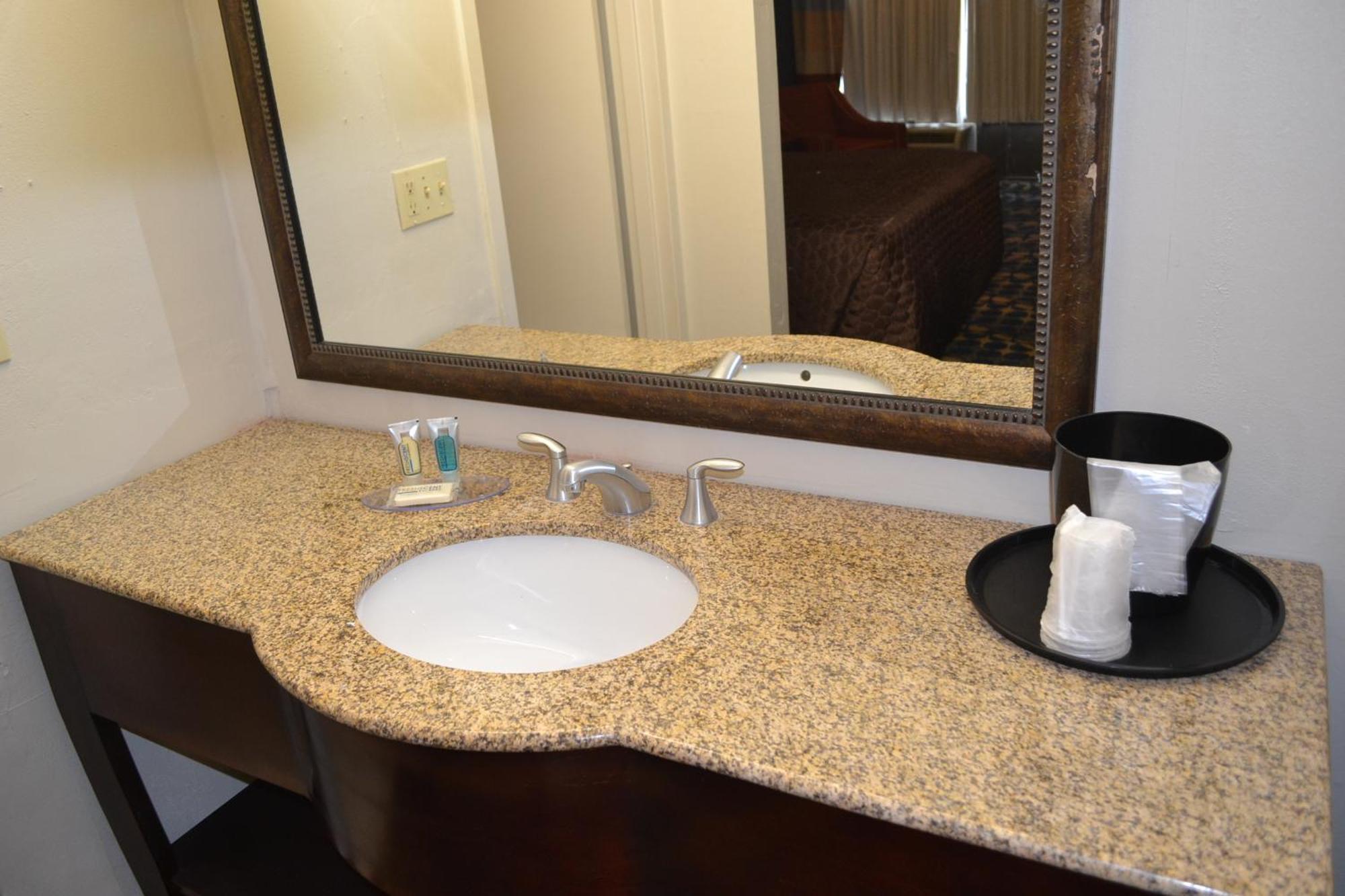 Dayspring Extended Stay Greensboro Exterior photo