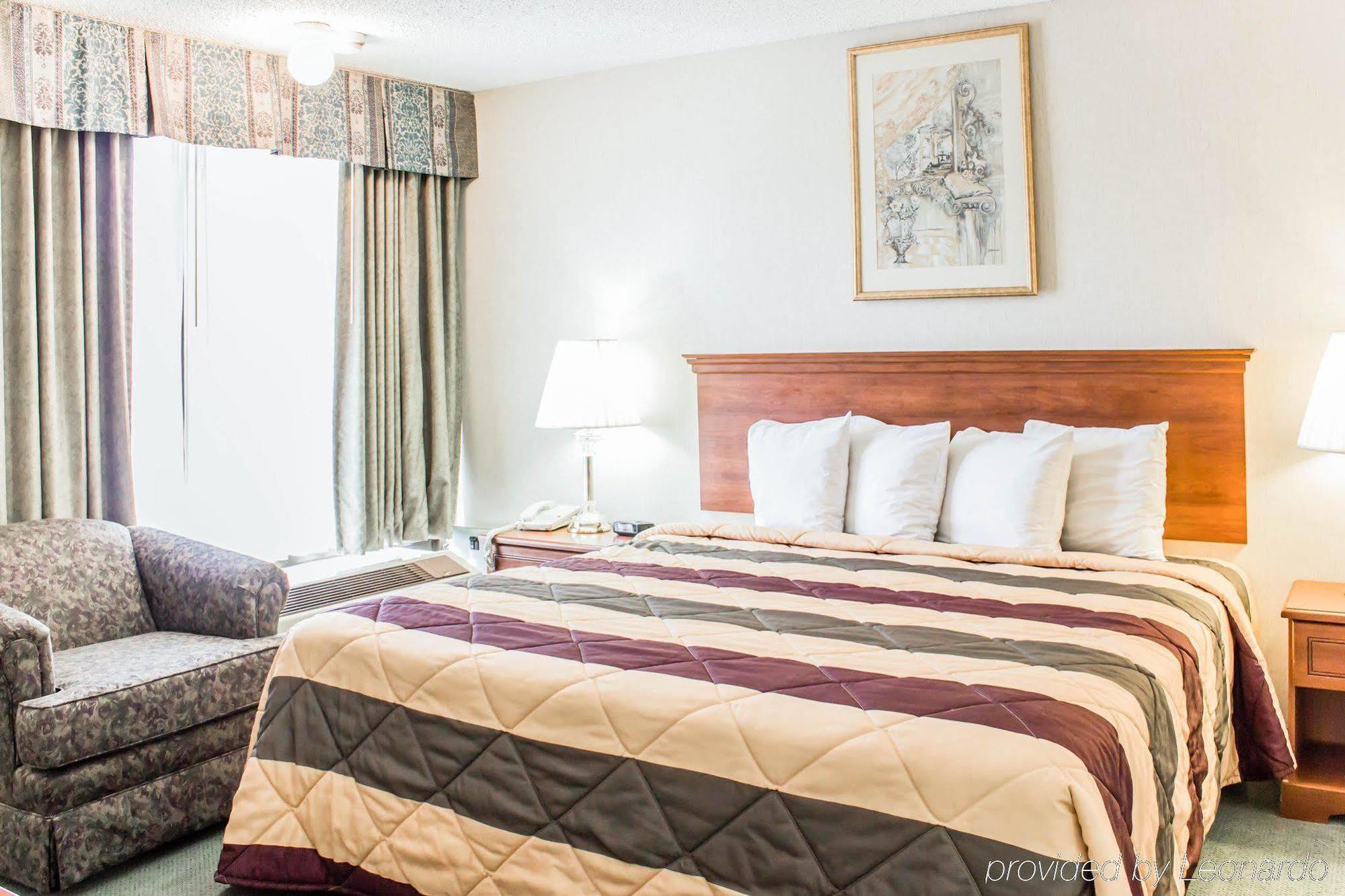 Dayspring Extended Stay Greensboro Exterior photo