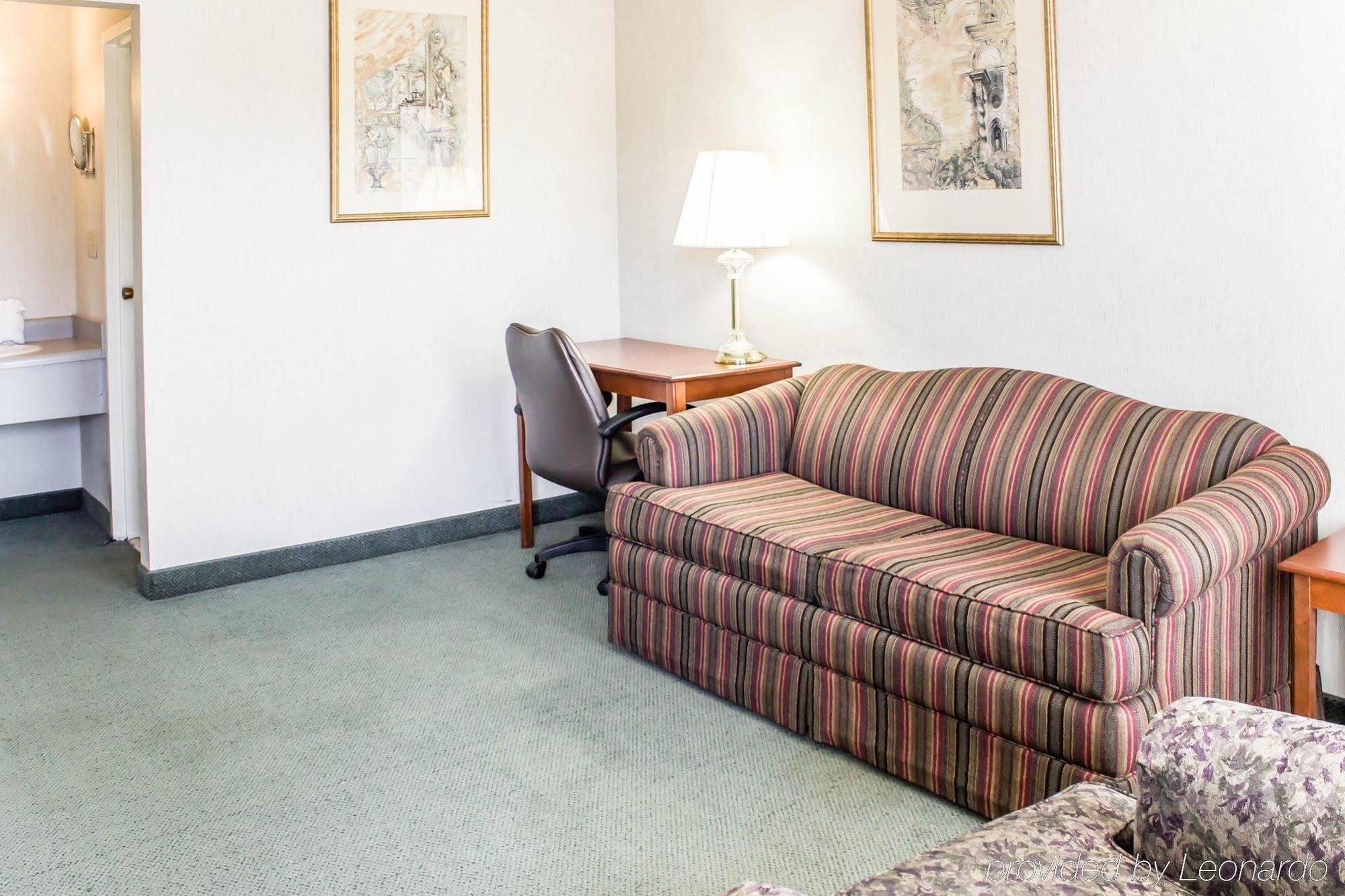 Dayspring Extended Stay Greensboro Exterior photo