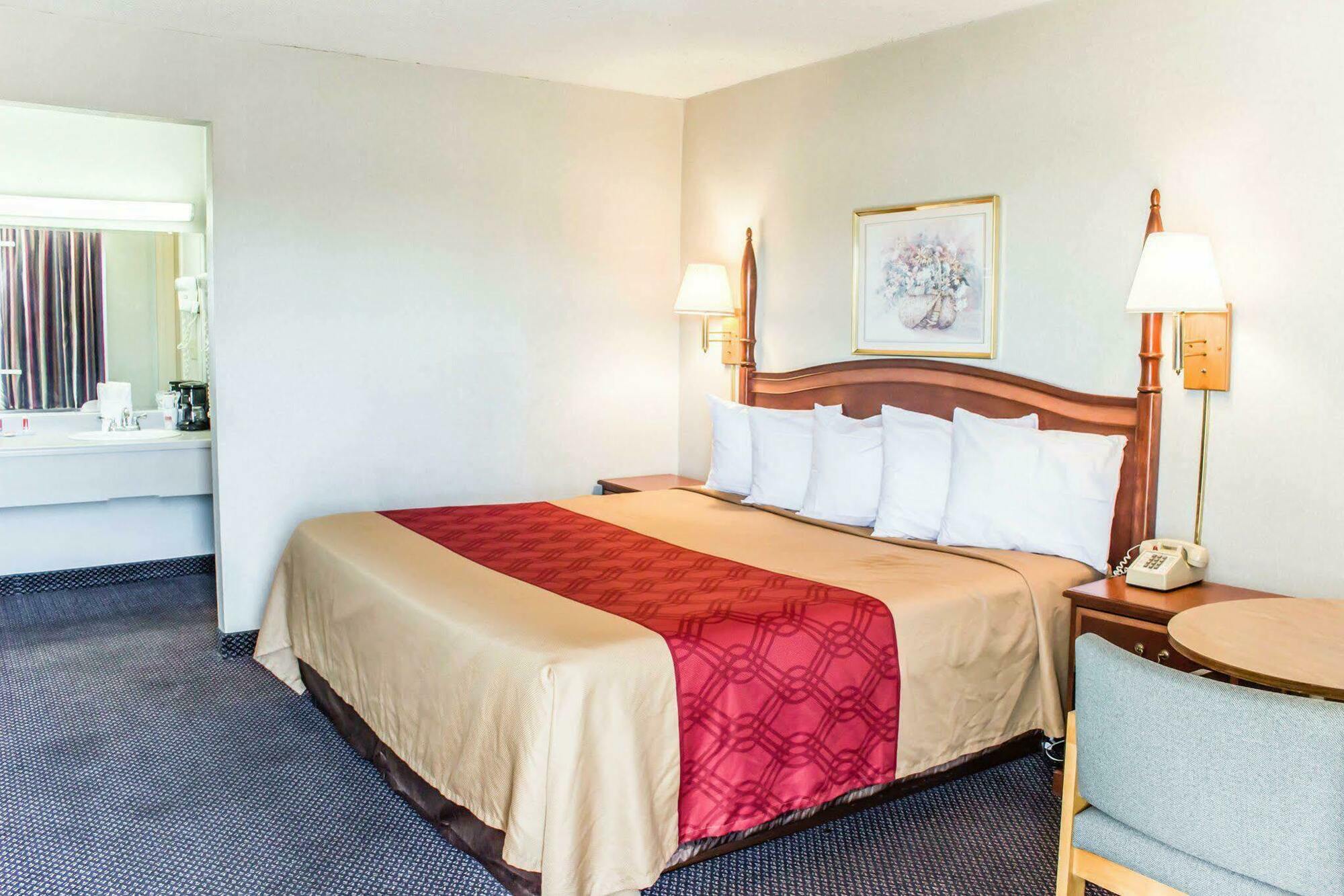 Dayspring Extended Stay Greensboro Exterior photo