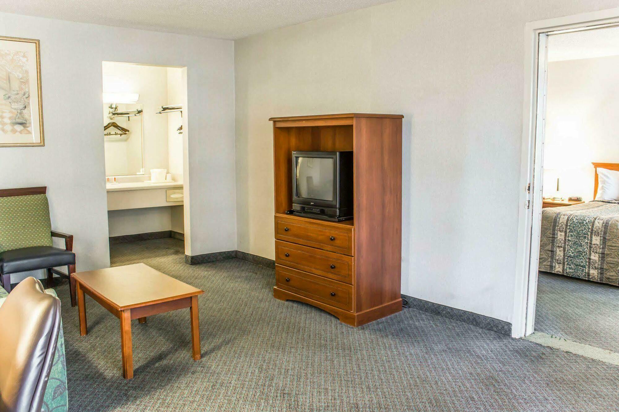 Dayspring Extended Stay Greensboro Exterior photo