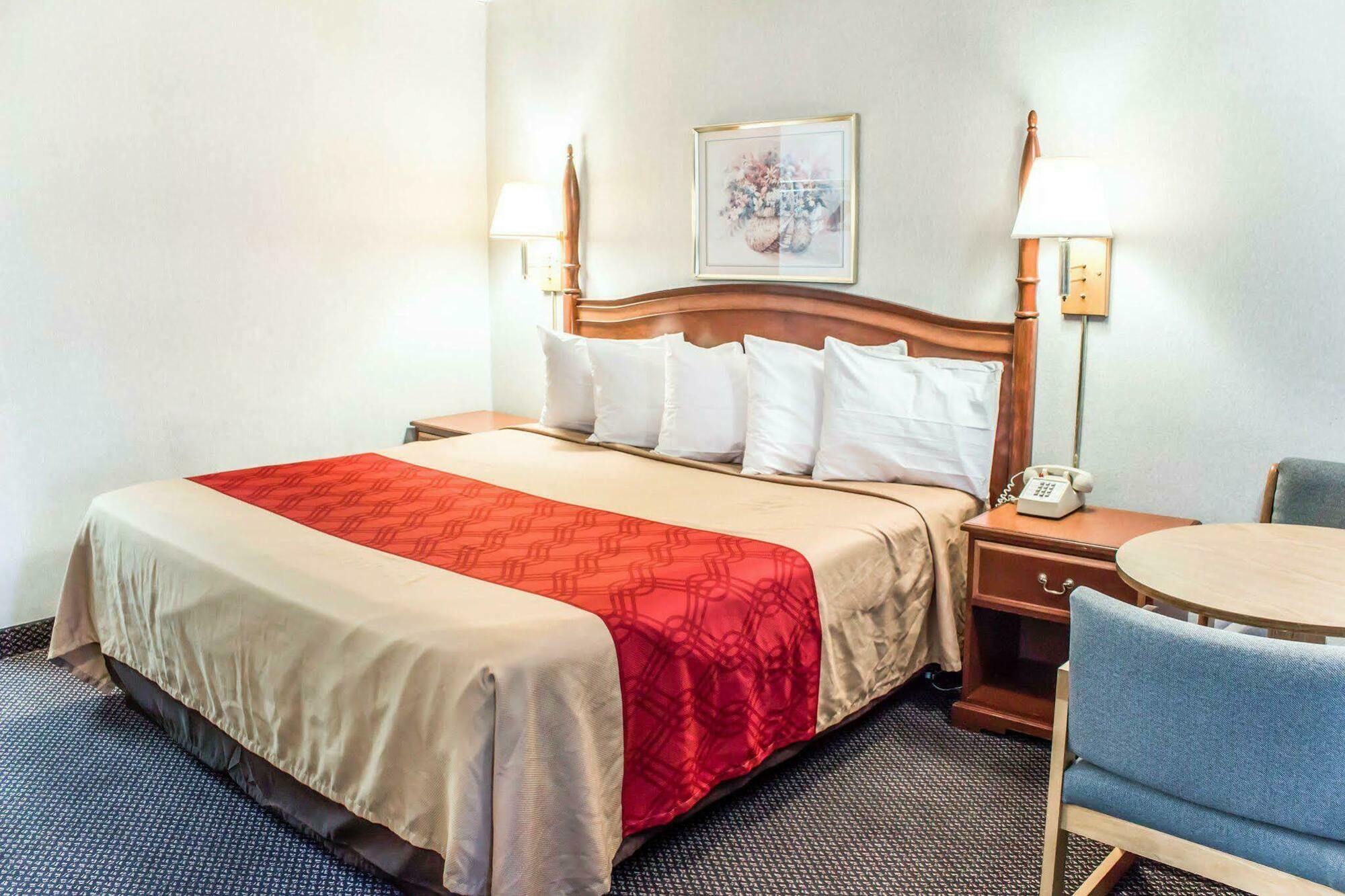 Dayspring Extended Stay Greensboro Exterior photo